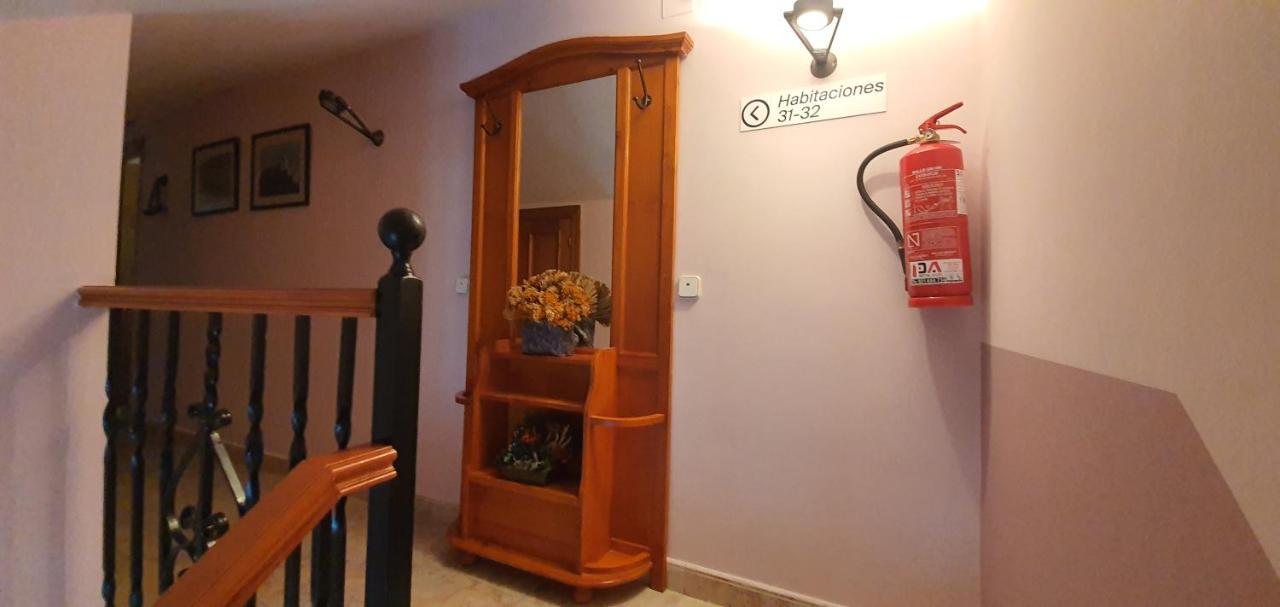 Hospedaje Bar El Gato Del Acueducto Сеговия Экстерьер фото